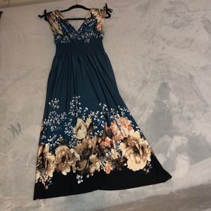 Maxi dress. Comfortable size Medium.
